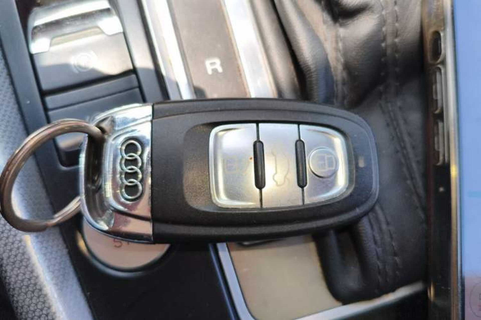 Used Audi Q5 2017 Plus 40 TFSI Comfort Model Vehicle Key