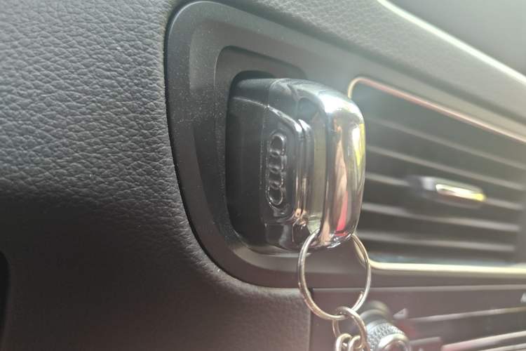 Used Audi Q5 2017 Plus 40 TFSI Ambition Model Vehicle Key