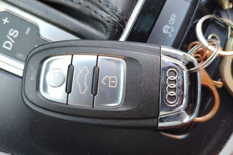 Used Audi Q5 2017 40 TFSI Ambition Edition Vehicle Key