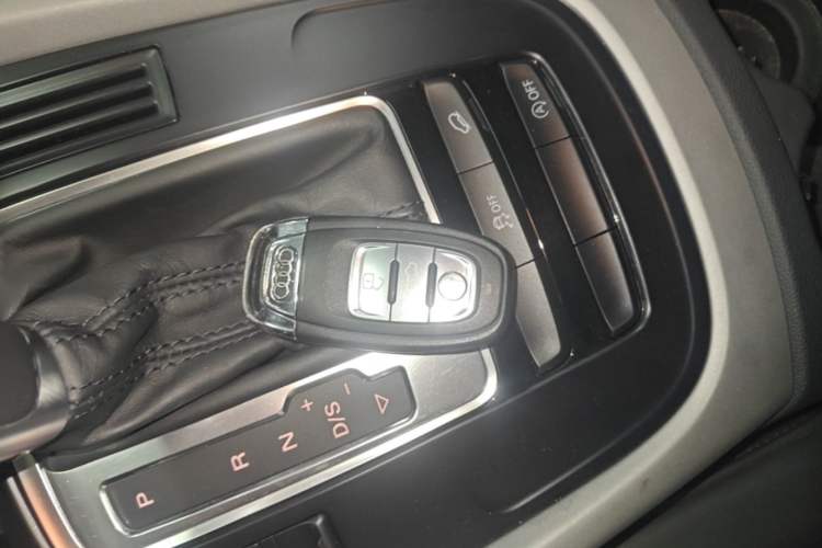 Used Audi Q5 2017 40 TFSI Ambition Edition Vehicle Key