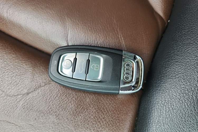 Used Audi Q5 2017 Plus 40 TFSI Ambition Model Vehicle Key
