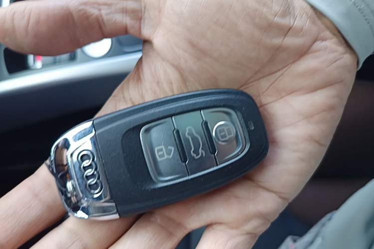 Used Audi Q5 2017 40 TFSI Technology Edition Vehicle Key