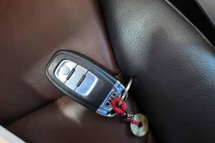 Used Audi Q5 2017 Plus 40 TFSI Ambition Model Vehicle Key