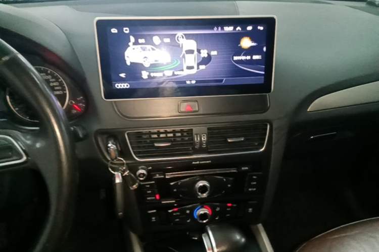 Used Audi Q5 2017 40 TFSI Ambition Edition Audio And AC Panel