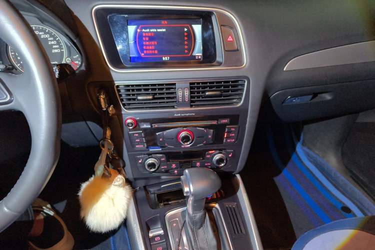 Used Audi Q5 2017 Plus 40 TFSI Technology Model Audio And AC Panel