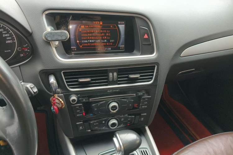 Used Audi Q5 2017 Plus 40 TFSI Ambition Model Audio And AC Panel