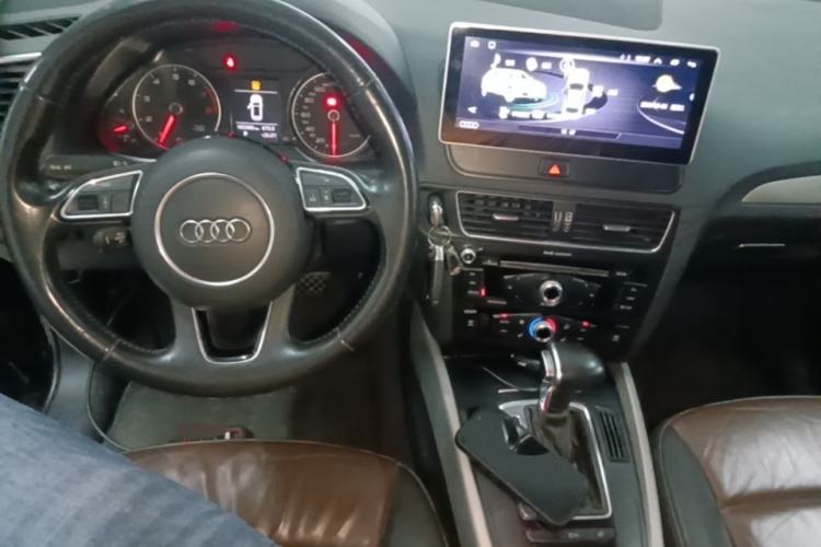 Used Audi Q5 2017 40 TFSI Ambition Edition Center Console
