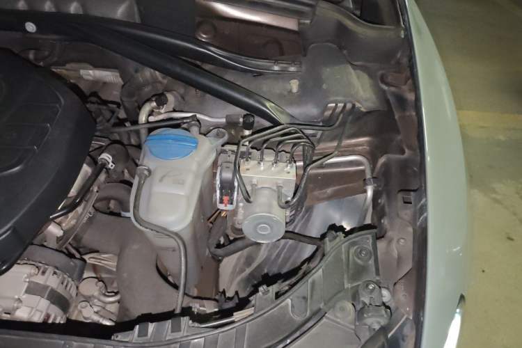 Used Audi Q5 2017 Plus 40 TFSI Ambition Model Engine Bay Left
