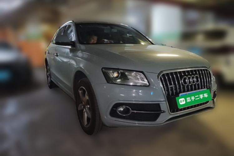 Used Audi Q5 2017 Plus 40 TFSI Ambition Model Front Right 45 Deg