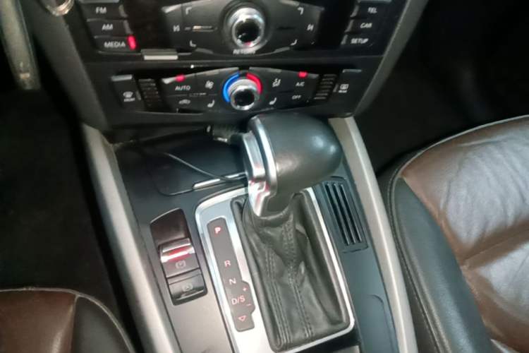 Used Audi Q5 2017 40 TFSI Ambition Edition Gear Lever