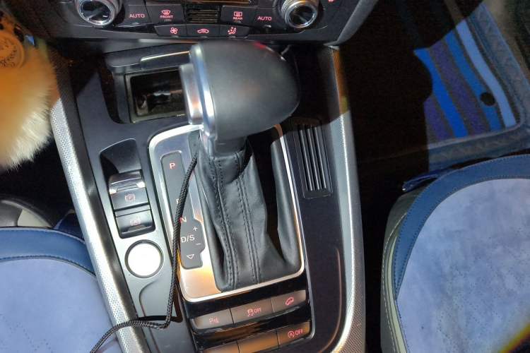 Used Audi Q5 2017 Plus 40 TFSI Technology Model Gear Lever