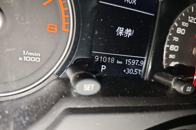Used Audi Q5 2017 Plus 40 TFSI Ambition Model Odometer Close Up