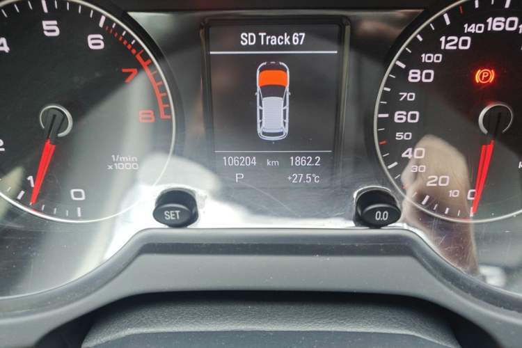 Used Audi Q5 2017 Plus 40 TFSI Technology Model Odometer Close Up