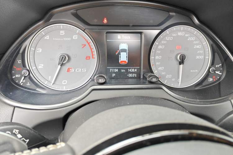 Used Audi Q5 2017 SQ5 3.0 TFSI quattro Odometer Close Up