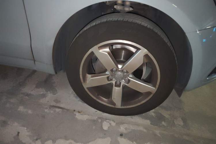 Used Audi Q5 2017 Plus 40 TFSI Ambition Model Right Front Wheel Hub