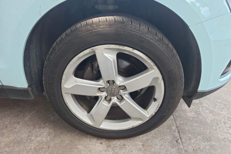 Used Audi Q5 2017 40 TFSI Ambition Edition Right Front Wheel Hub