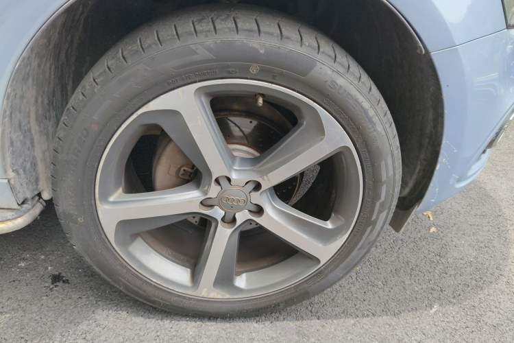 Used Audi Q5 2017 Plus 40 TFSI Ambition Model Right Front Wheel Hub