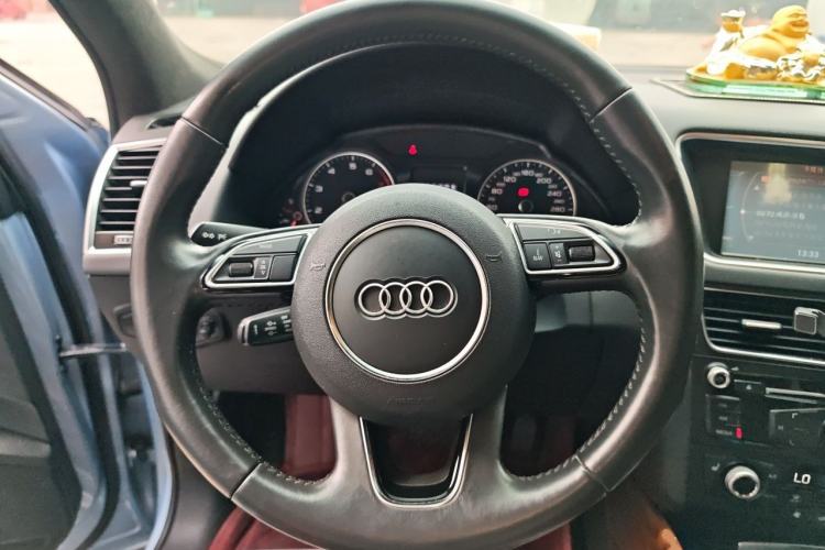 Used Audi Q5 2017 Plus 40 TFSI Technology Model Steering Wheel