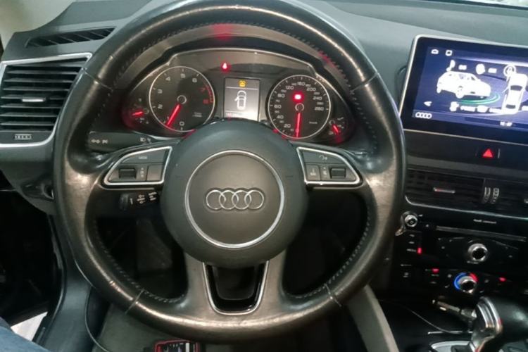 Used Audi Q5 2017 40 TFSI Ambition Edition Steering Wheel
