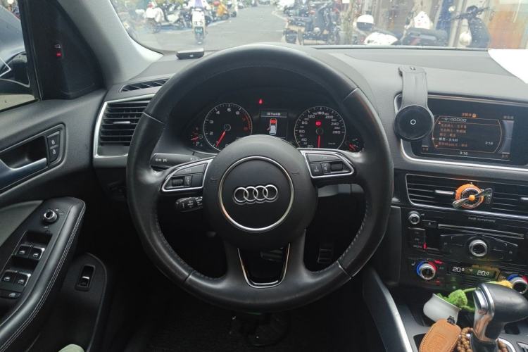 Used Audi Q5 2017 Plus 40 TFSI Technology Model Steering Wheel