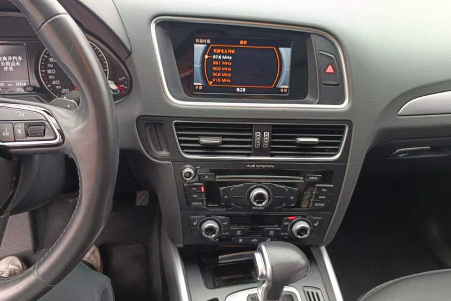 Used Audi Q5 2017 40 TFSI Technology Edition Audio And AC Panel