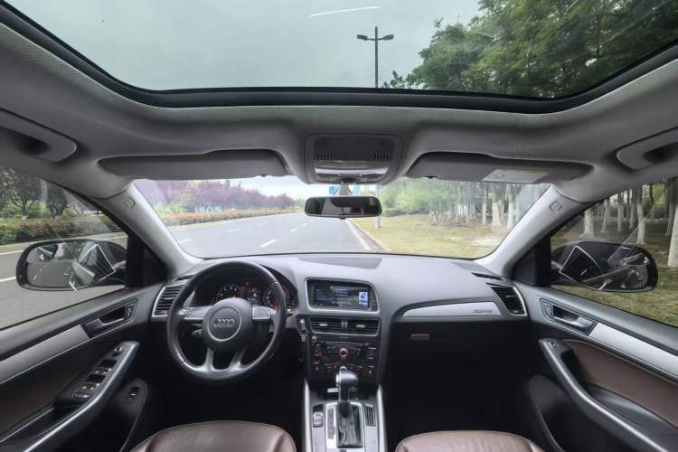 Used Audi Q5 2017 40 TFSI Ambition Edition Audio And AC Panel
