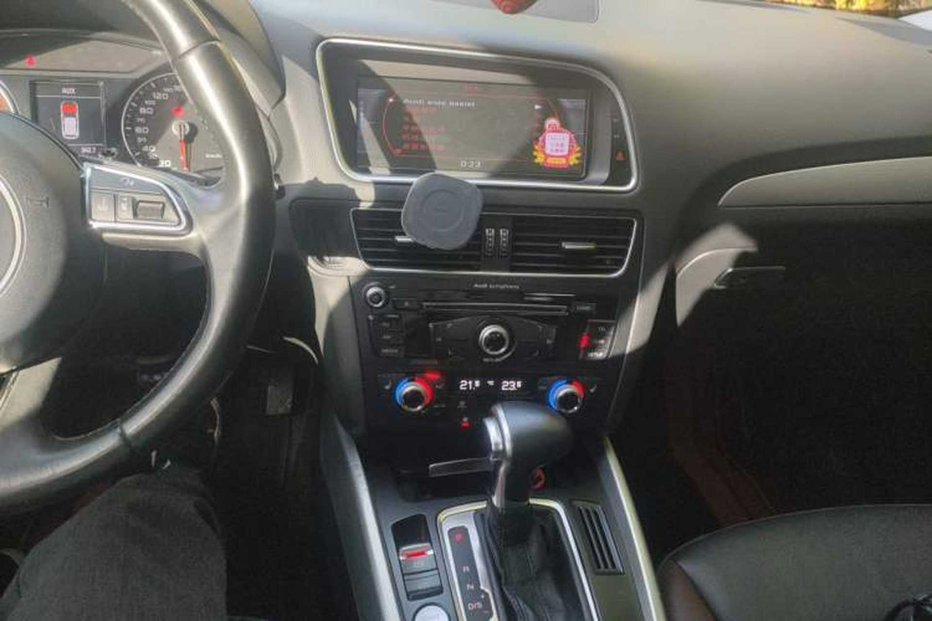Used Audi Q5 2017 40 TFSI Technology Edition Audio And AC Panel