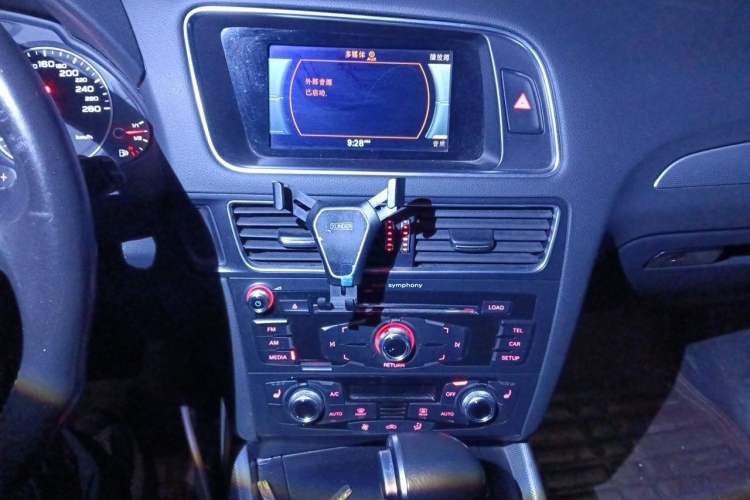 Used Audi Q5 2017 40 TFSI Technology Edition Audio And AC Panel
