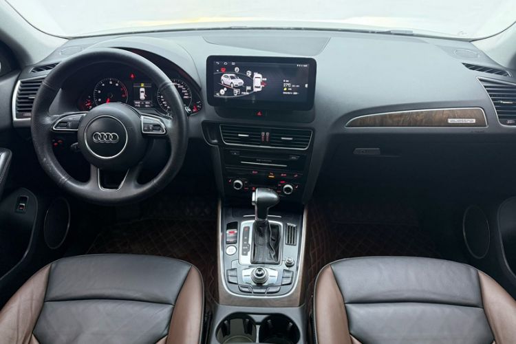 Used Audi Q5 2017 Plus 40 TFSI Comfort Model Audio And AC Panel