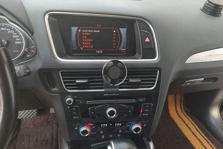 Used Audi Q5 2017 40 TFSI Technology Edition Audio And AC Panel