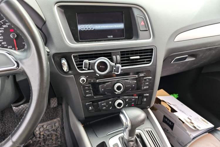Used Audi Q5 2017 Plus 40 TFSI Ambition Model Audio And AC Panel
