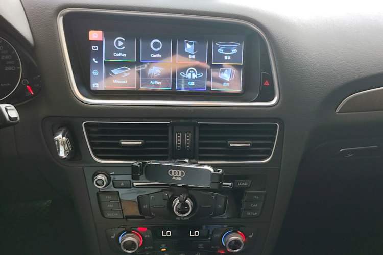 Used Audi Q5 2017 40 TFSI Technology Edition Audio And AC Panel