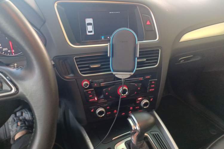 Used Audi Q5 2017 Plus 40 TFSI Technology Model Audio And AC Panel