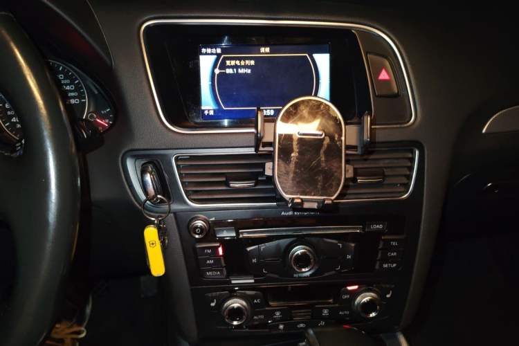 Used Audi Q5 2017 Plus 40 TFSI Technology Model Audio And AC Panel