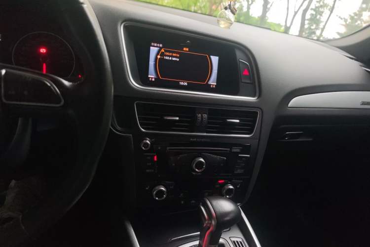 Used Audi Q5 2017 Plus 40 TFSI Technology Model Audio And AC Panel