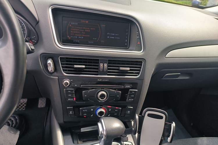 Used Audi Q5 2017 Plus 40 TFSI Ambition Model Audio And AC Panel