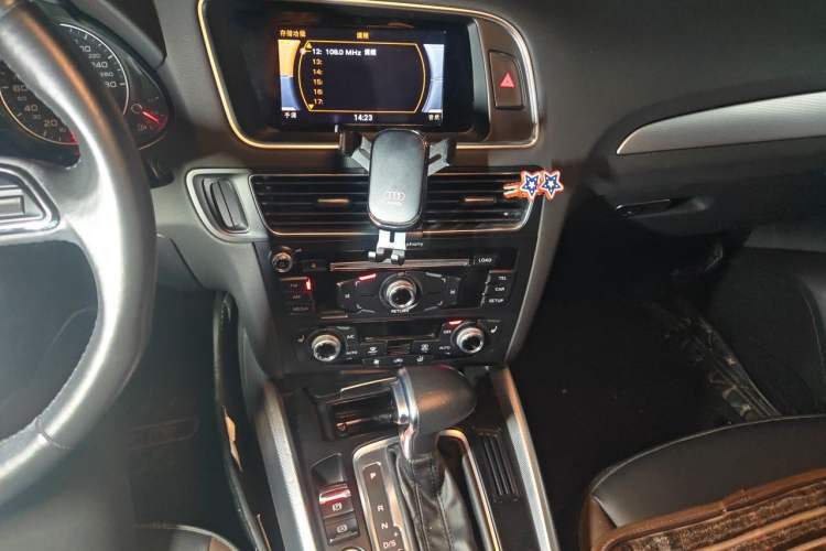 Used Audi Q5 2017 40 TFSI Technology Edition Audio And AC Panel