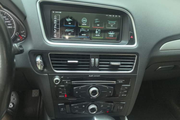 Used Audi Q5 2017 Plus 40 TFSI Ambition Model Audio And AC Panel