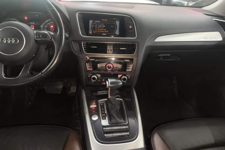 Used Audi Q5 2017 Plus 40 TFSI Technology Model Audio And AC Panel