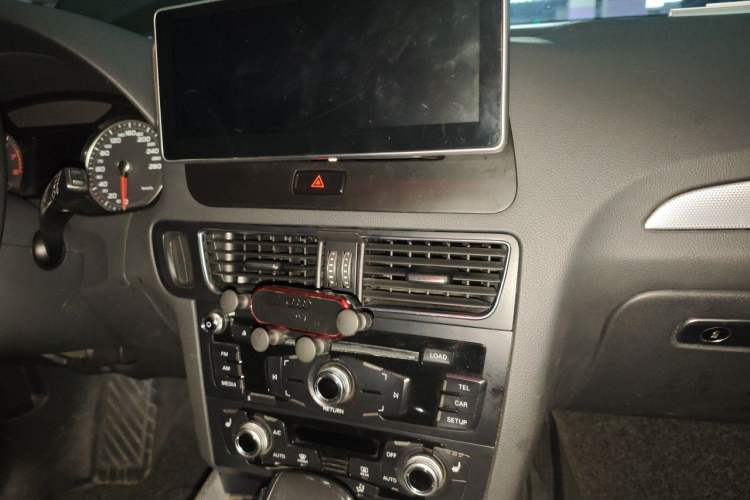 Used Audi Q5 2017 Plus 40 TFSI Technology Model Audio And AC Panel