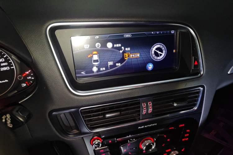 Used Audi Q5 2017 40 TFSI Technology Edition Audio And AC Panel