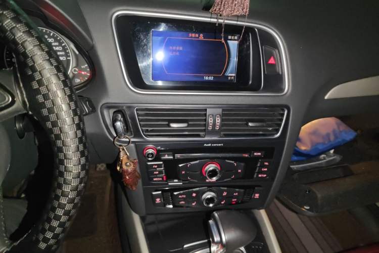 Used Audi Q5 2017 40 TFSI Ambition Edition Audio And AC Panel