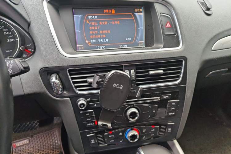 Used Audi Q5 2017 40 TFSI Ambition Edition Audio And AC Panel