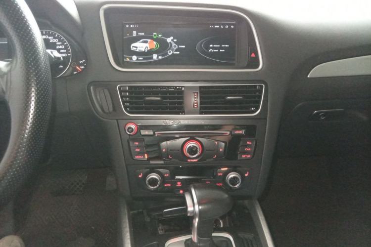 Used Audi Q5 2017 40 TFSI Technology Edition Audio And AC Panel