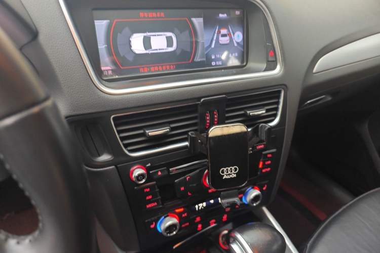Used Audi Q5 2017 Plus 40 TFSI Technology Model Audio And AC Panel
