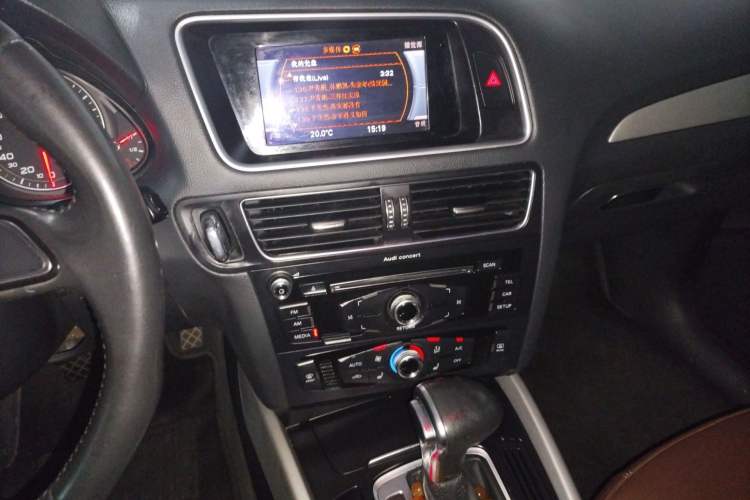 Used Audi Q5 2017 40 TFSI Ambition Edition Audio And AC Panel