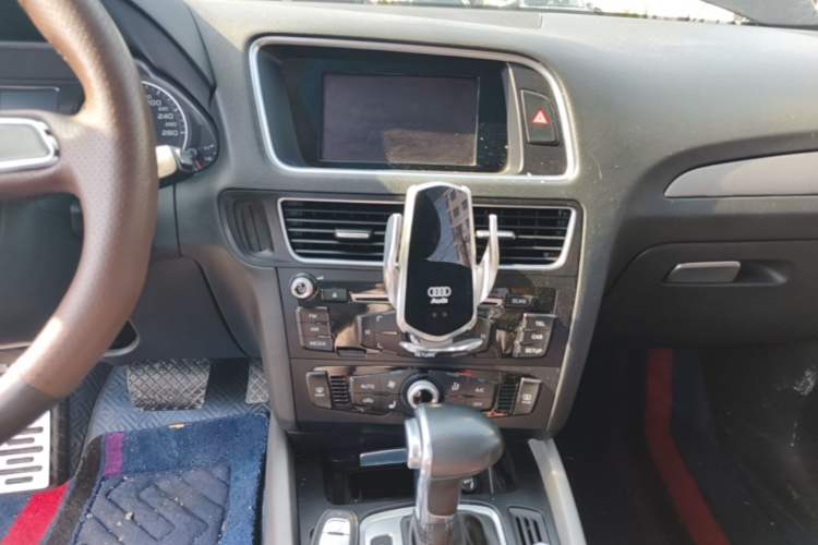Used Audi Q5 2017 40 TFSI Ambition Edition Audio And AC Panel