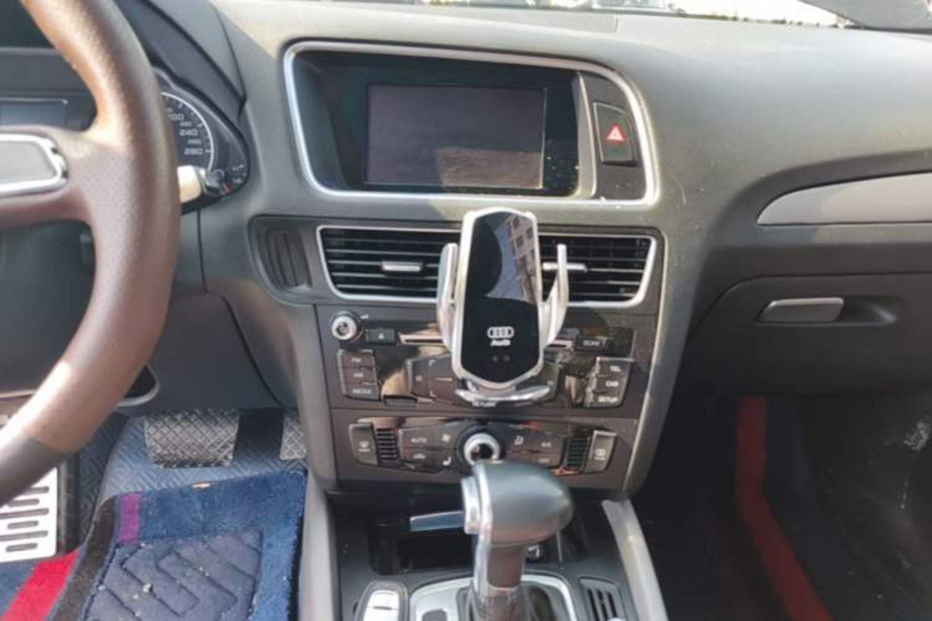 Used Audi Q5 2017 40 TFSI Ambition Edition Audio And AC Panel