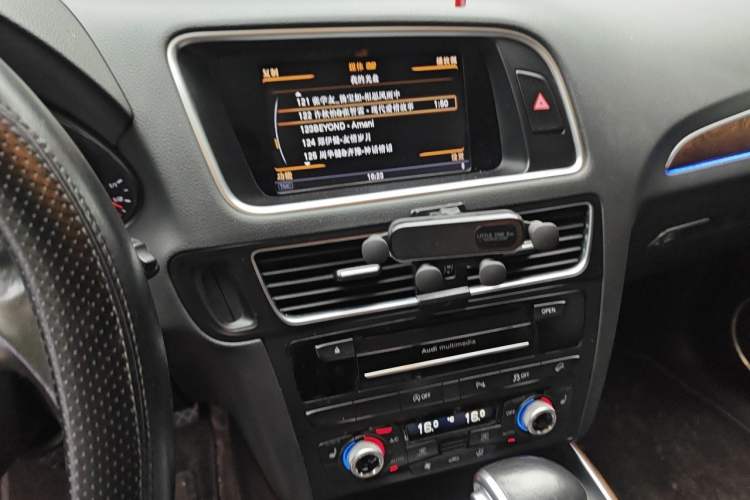 Used Audi Q5 2017 40 TFSI Comfort Model Audio And AC Panel