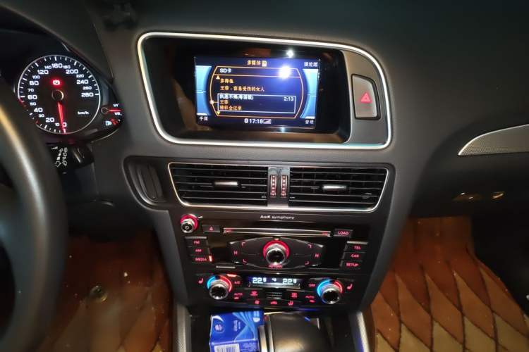 Used Audi Q5 2017 Plus 40 TFSI Technology Model Audio And AC Panel